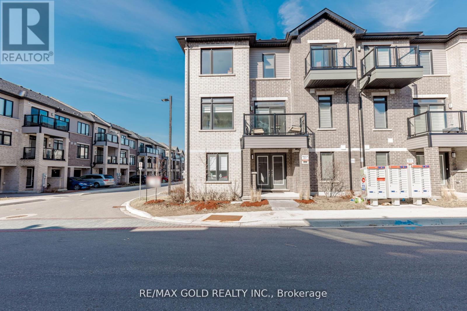 #1007 585 COLBORNE STREET E - 2