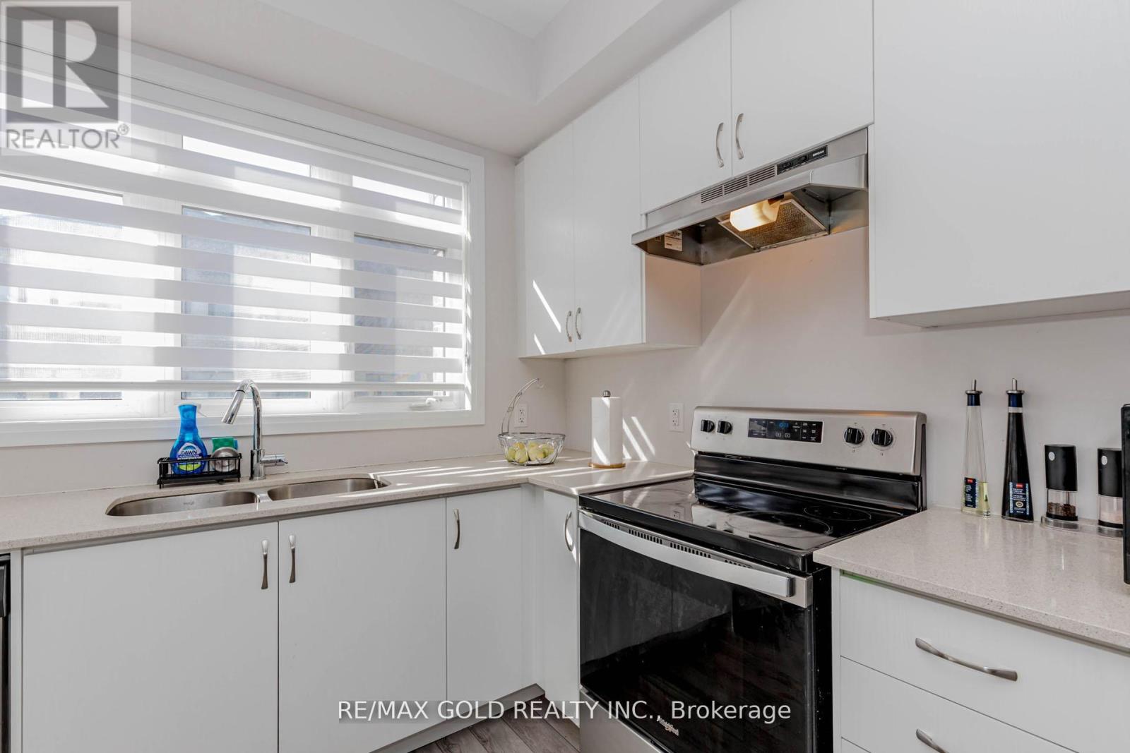 #1007 585 COLBORNE STREET E - 21