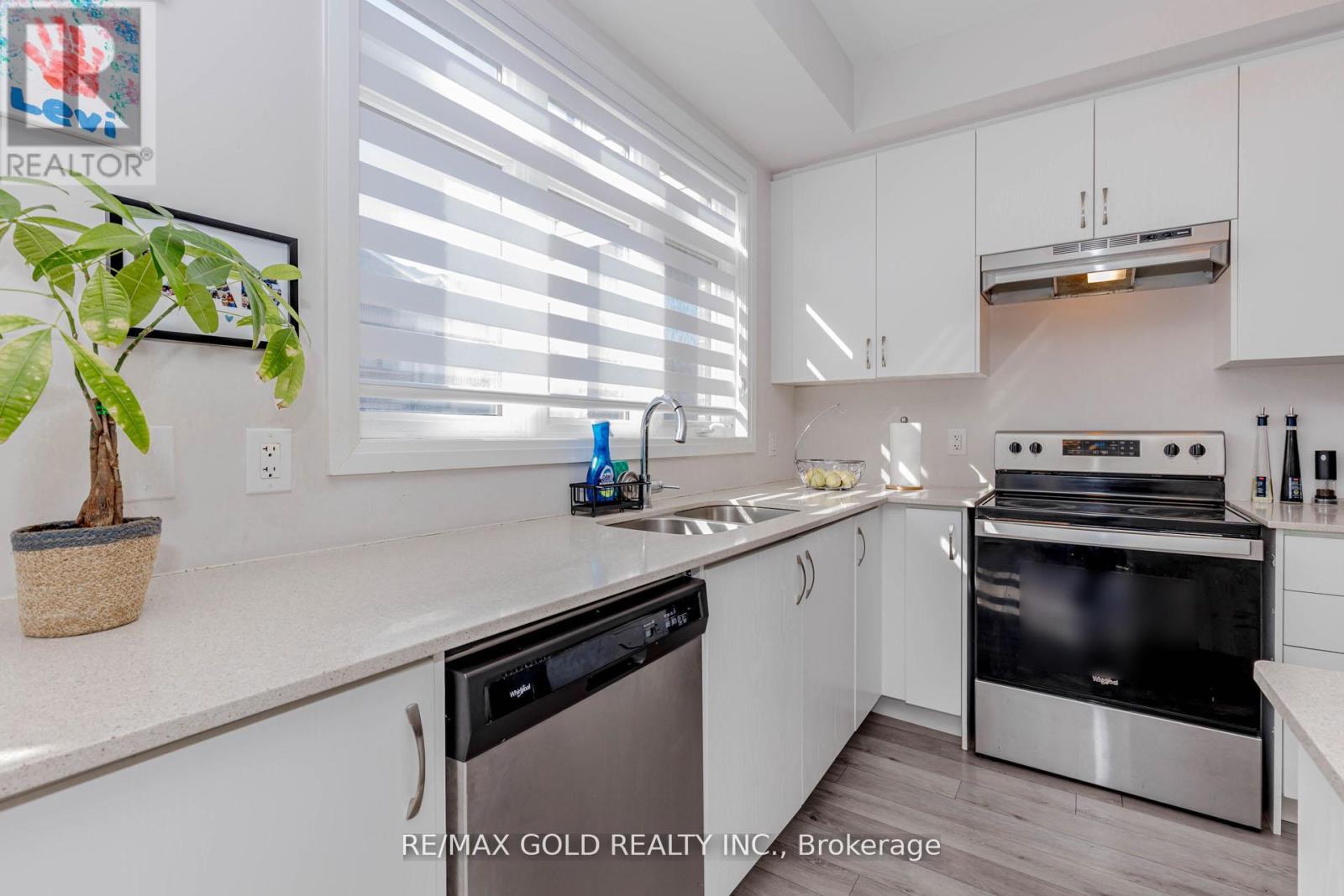 #1007 585 COLBORNE STREET E - 22