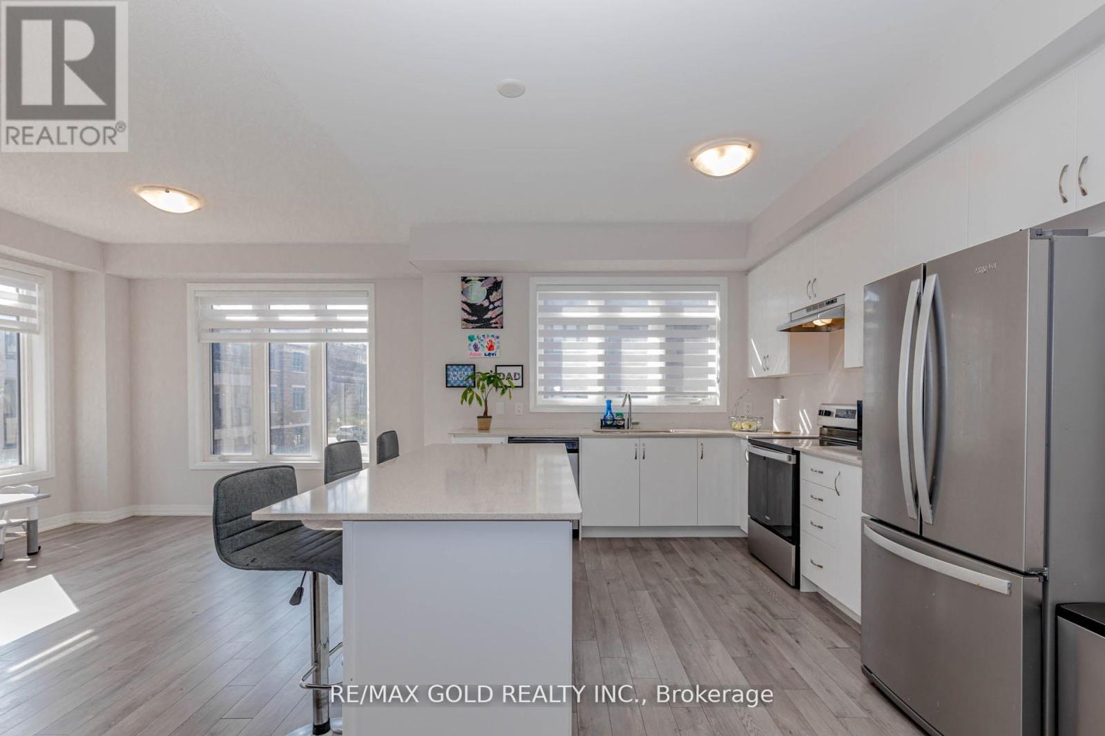 #1007 585 COLBORNE STREET E - 24