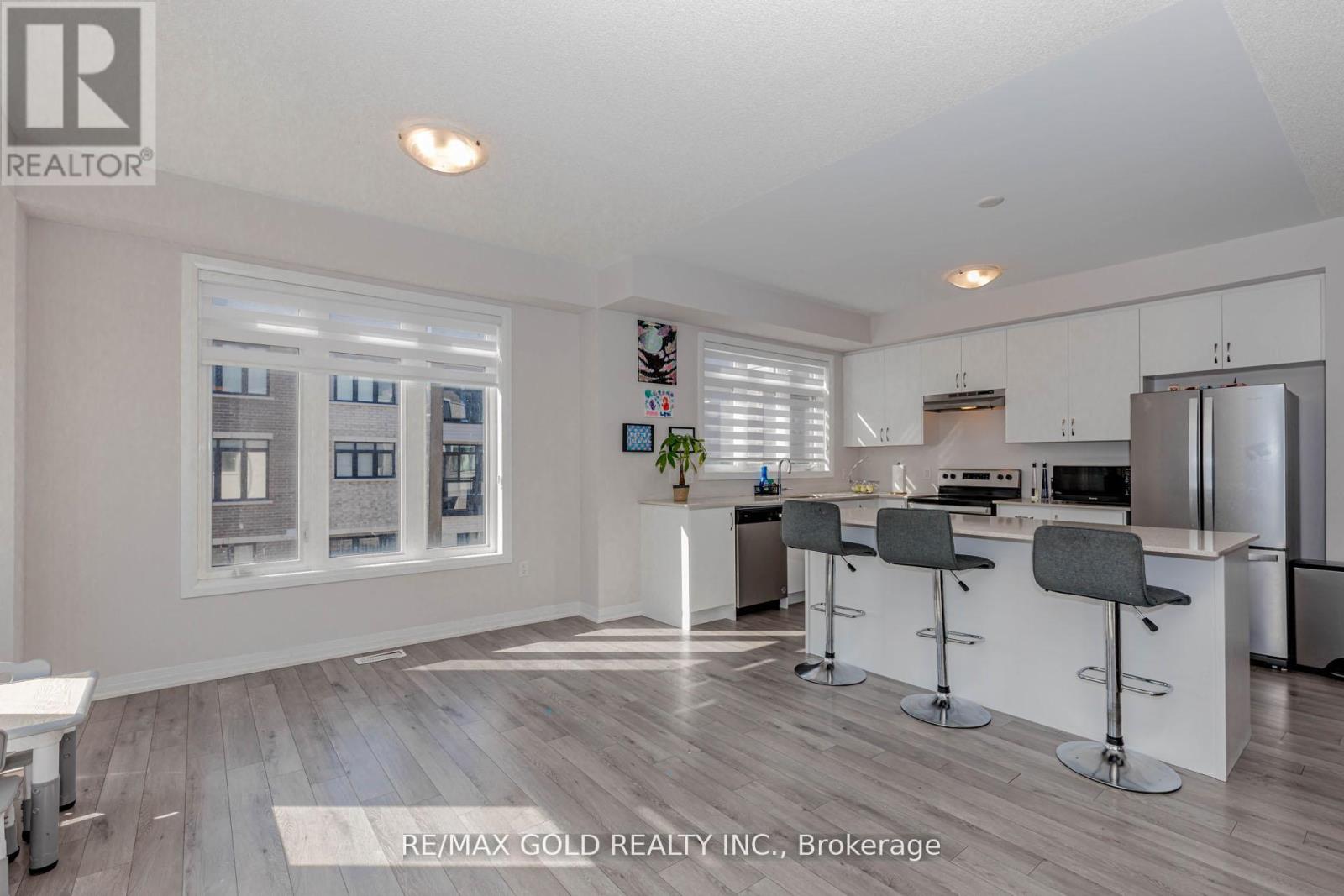 #1007 585 COLBORNE STREET E - 26