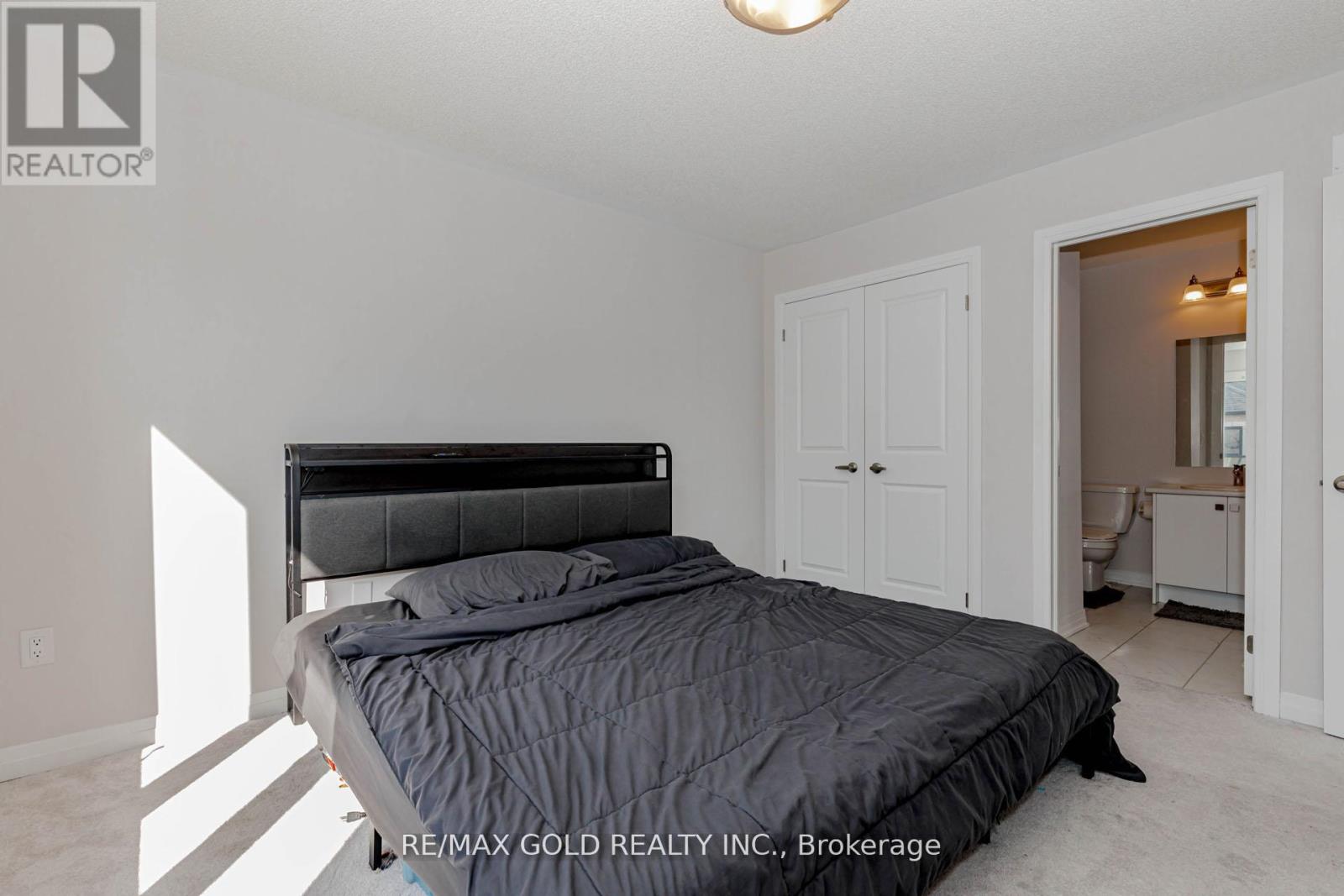 #1007 585 COLBORNE STREET E - 33