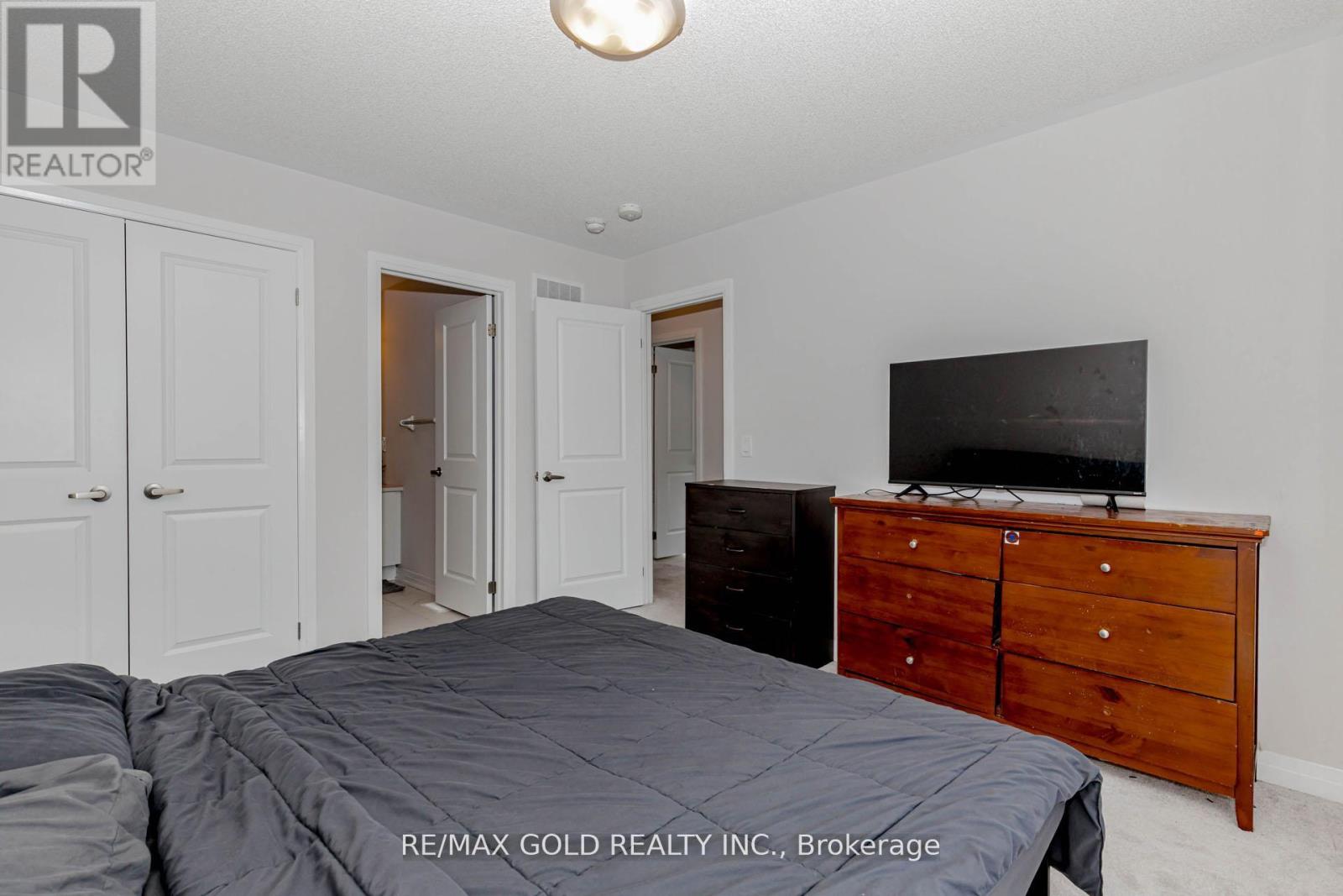 #1007 585 COLBORNE STREET E - 34