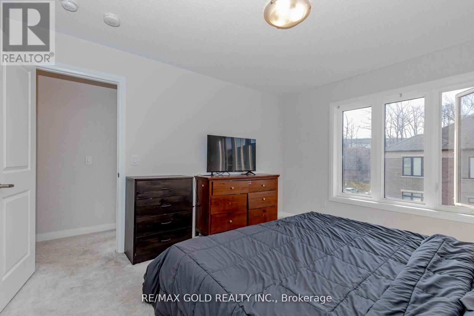 #1007 585 COLBORNE STREET E - 35