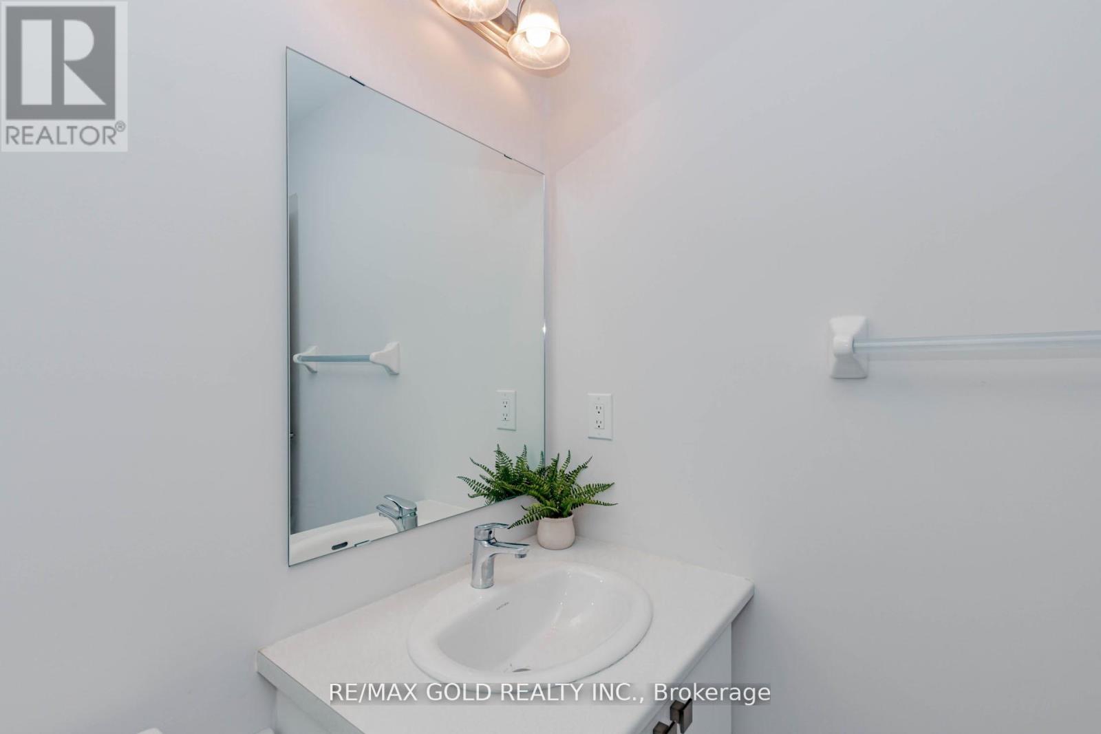 #1007 585 COLBORNE STREET E - 37