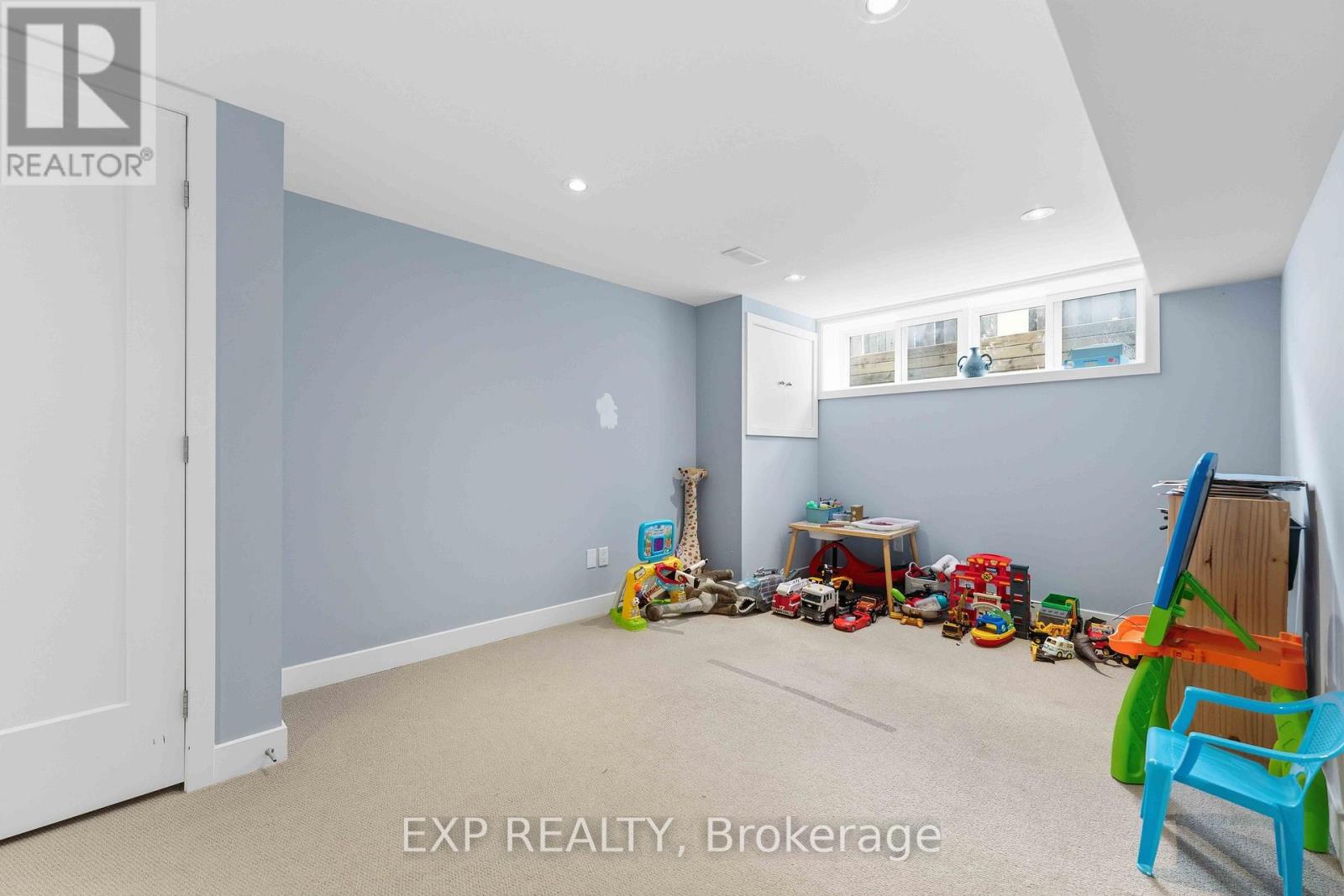 46 PARKGLEN DRIVE - 40