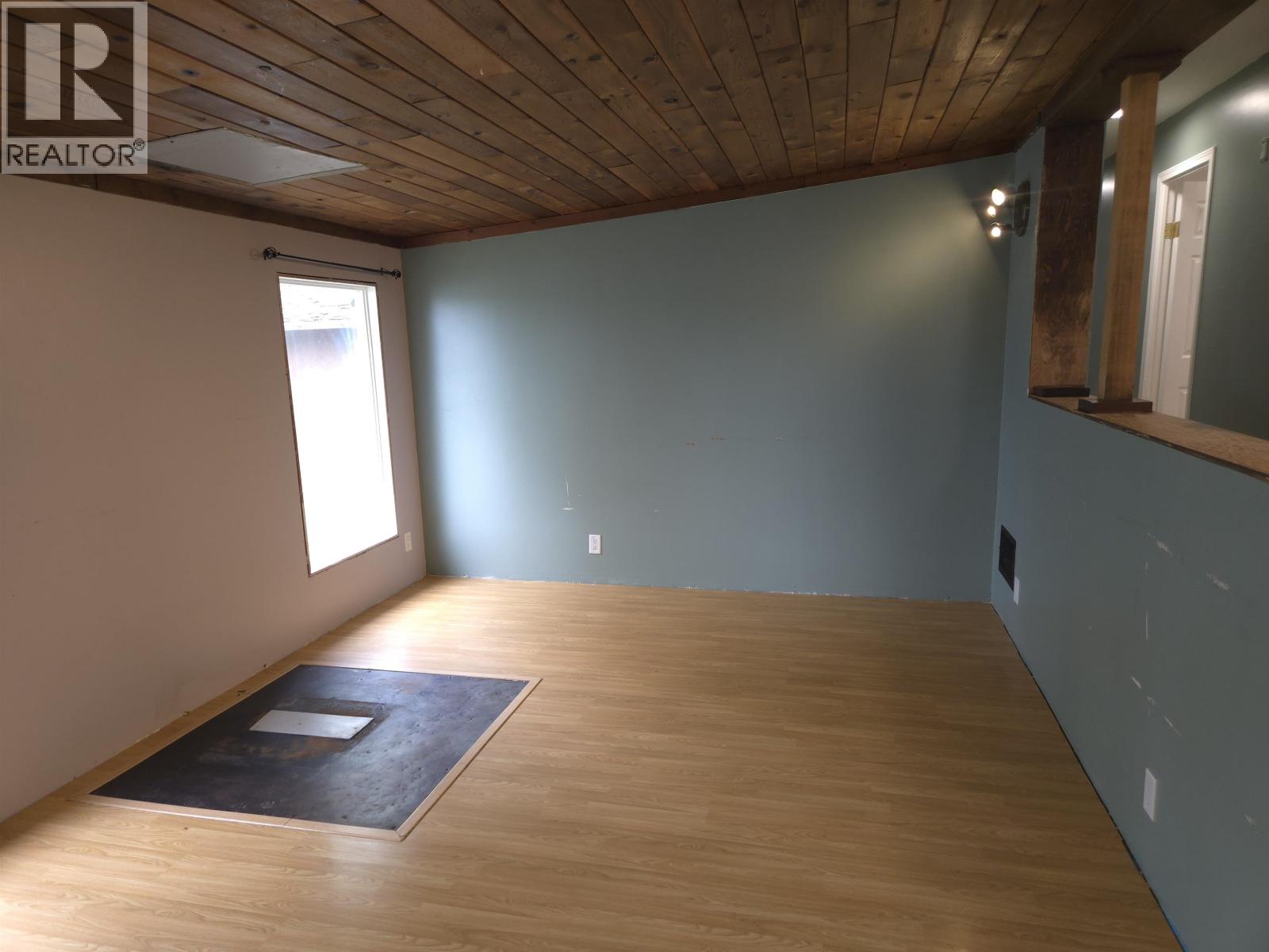 Photo 8 of 17 — 7142 BEAR ROAD · Prince George, BC