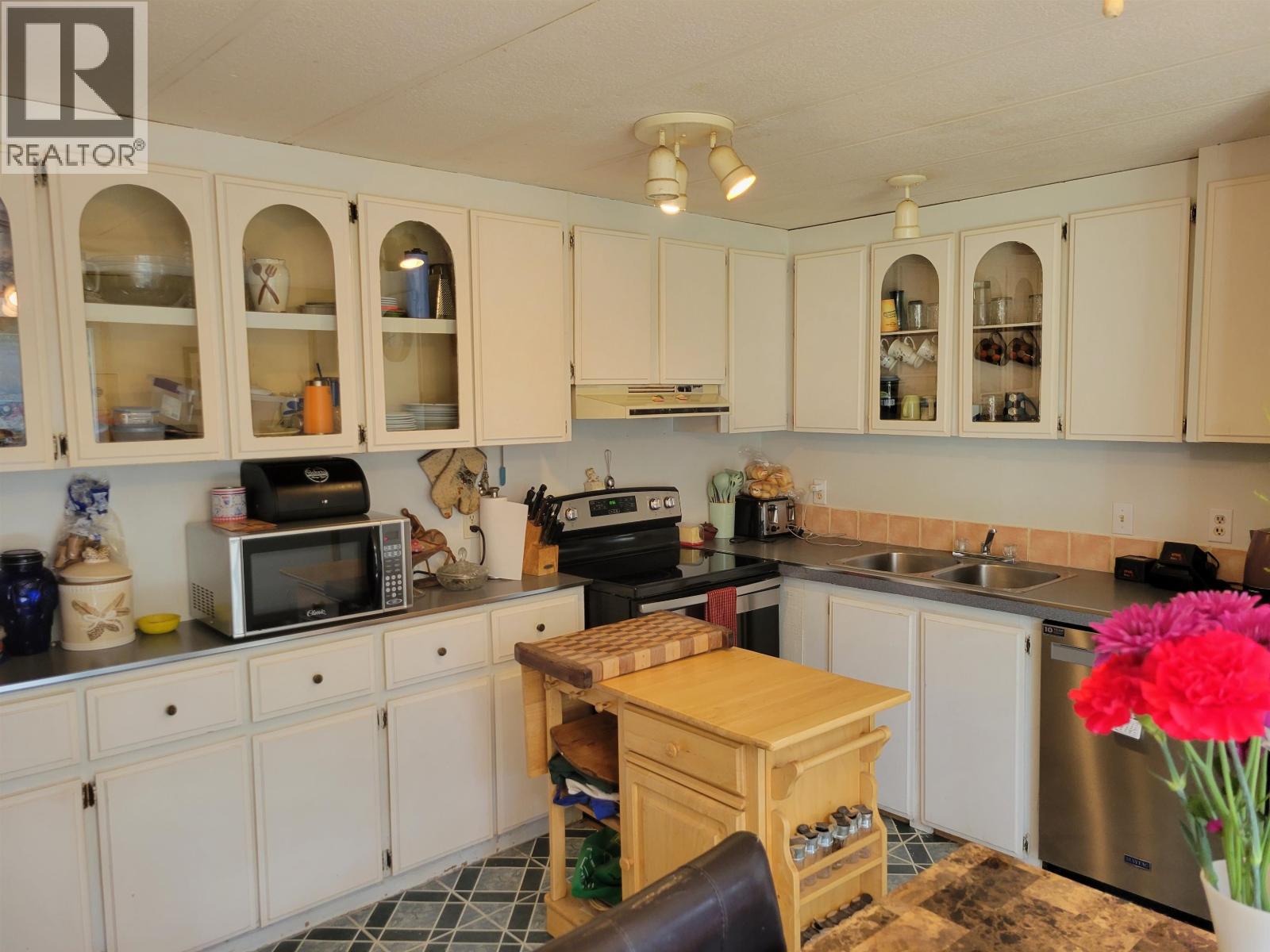 955 NECHAKO AVENUE, Vanderhoof
