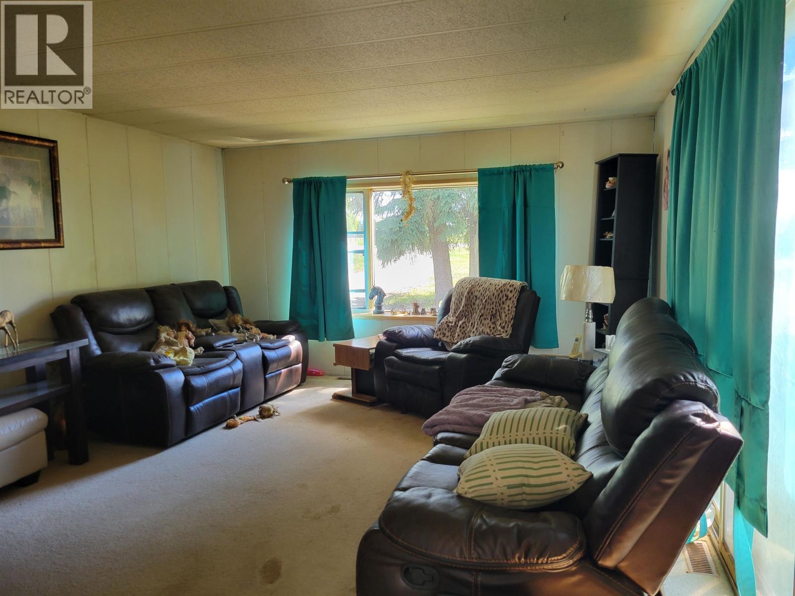 955 NECHAKO AVENUE, Vanderhoof