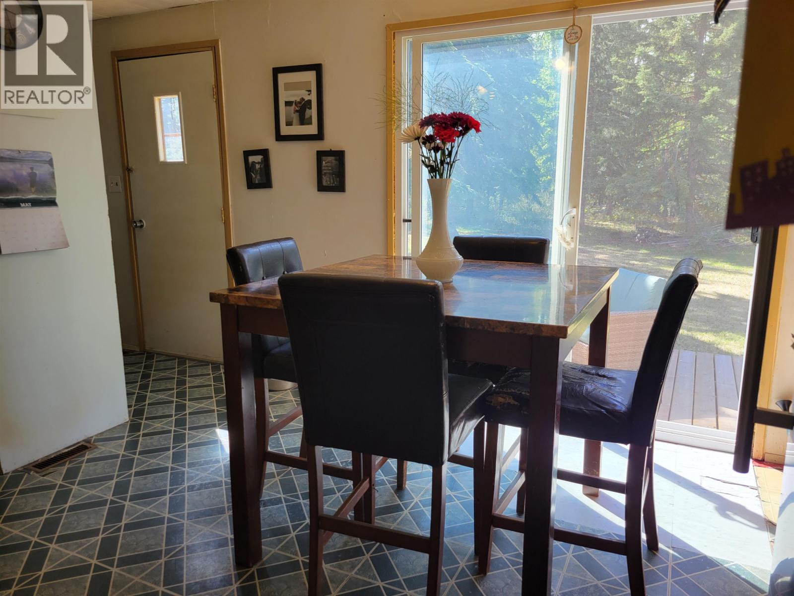 955 NECHAKO AVENUE, Vanderhoof