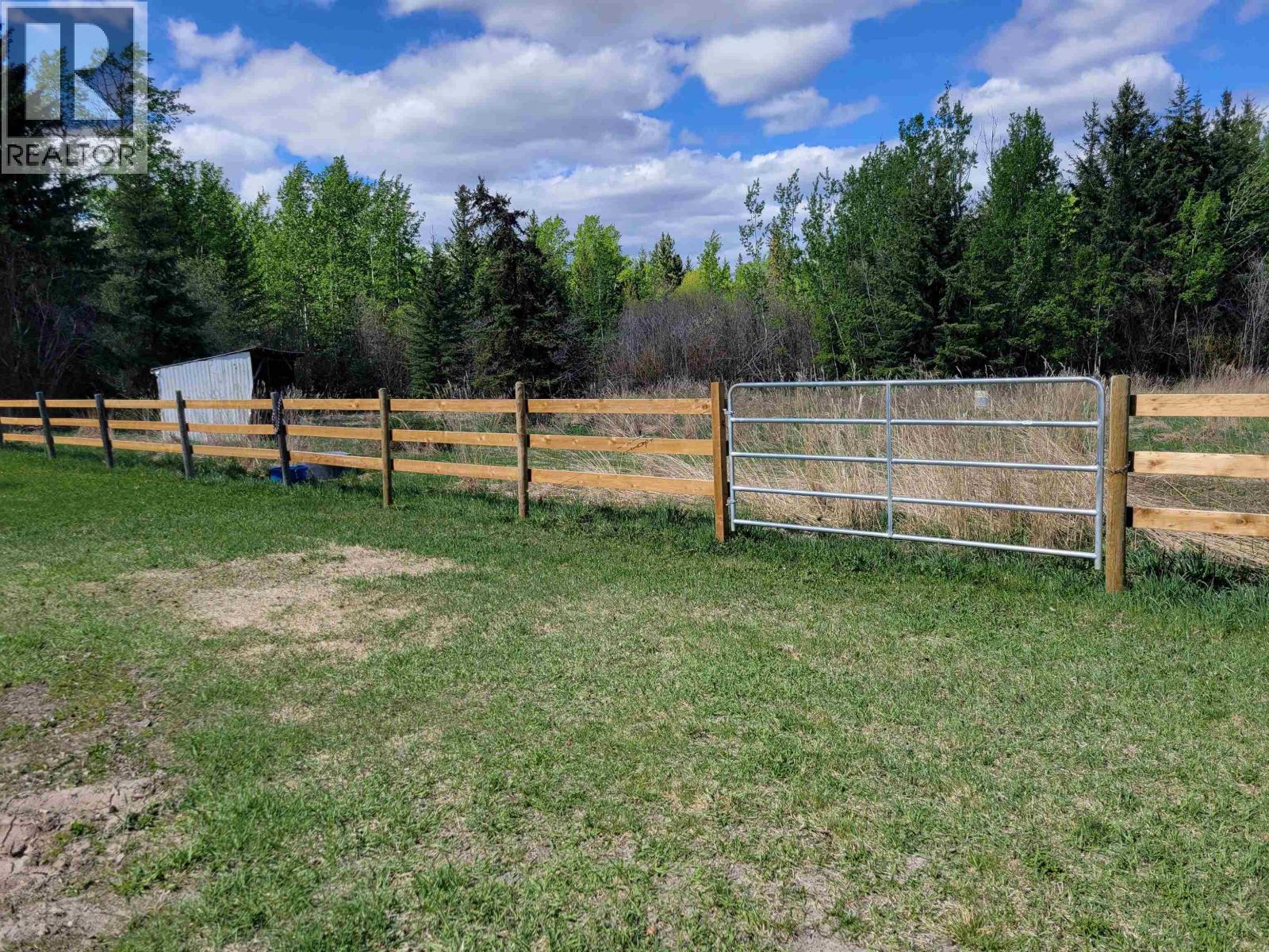 955 NECHAKO AVENUE, Vanderhoof