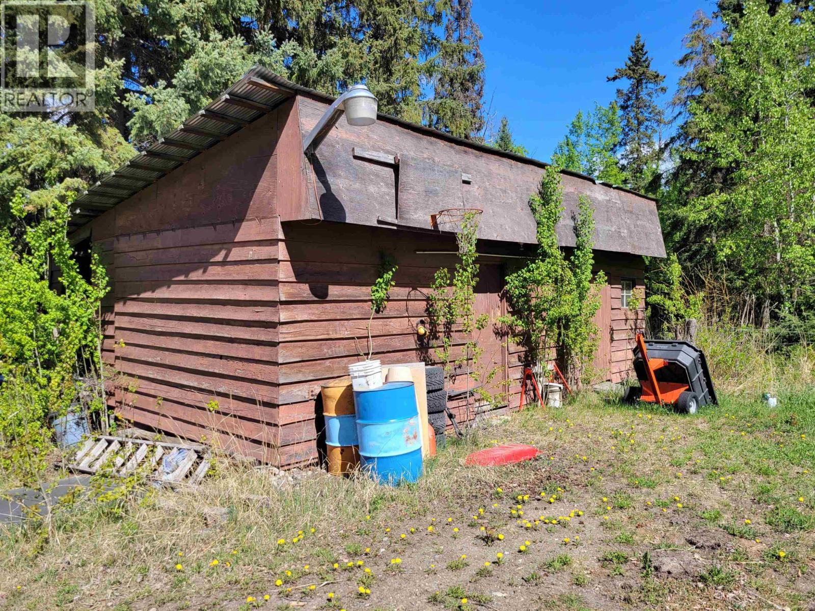 955 NECHAKO AVENUE, Vanderhoof
