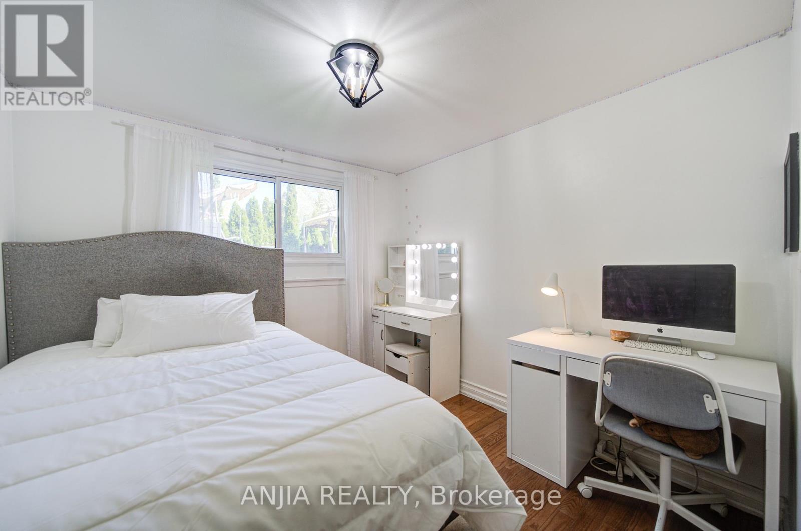24 FRIAR TUCK ROAD - 36