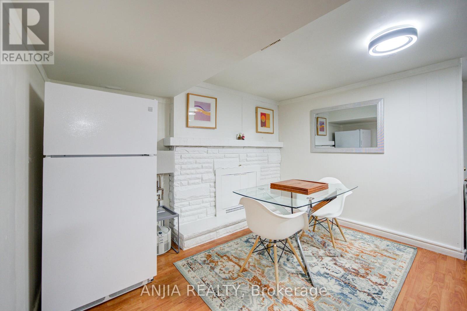24 FRIAR TUCK ROAD - 40