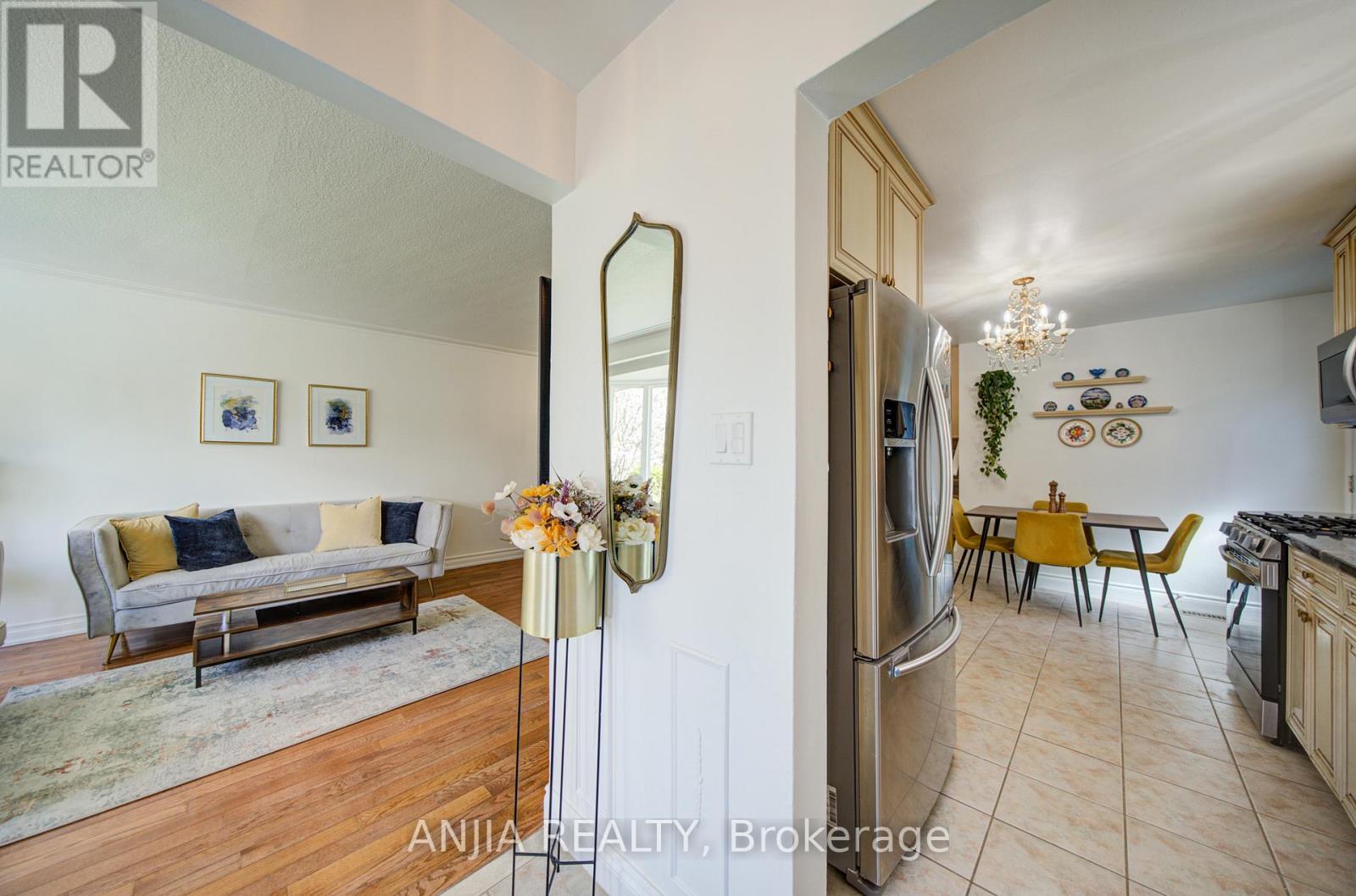 24 FRIAR TUCK ROAD - 6