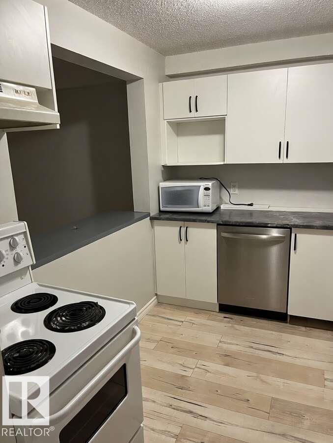 #B2 10620 104 ST NW - 4