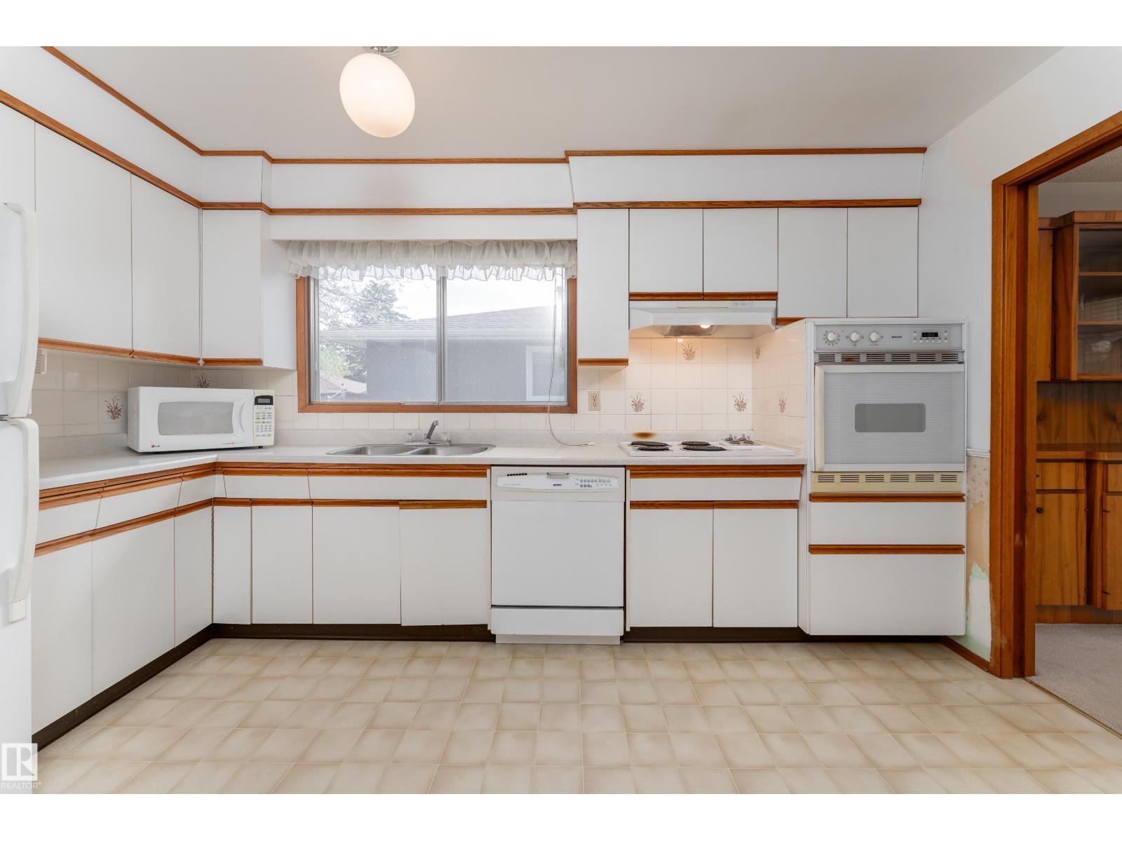 3711 118 ST NW — photo 9