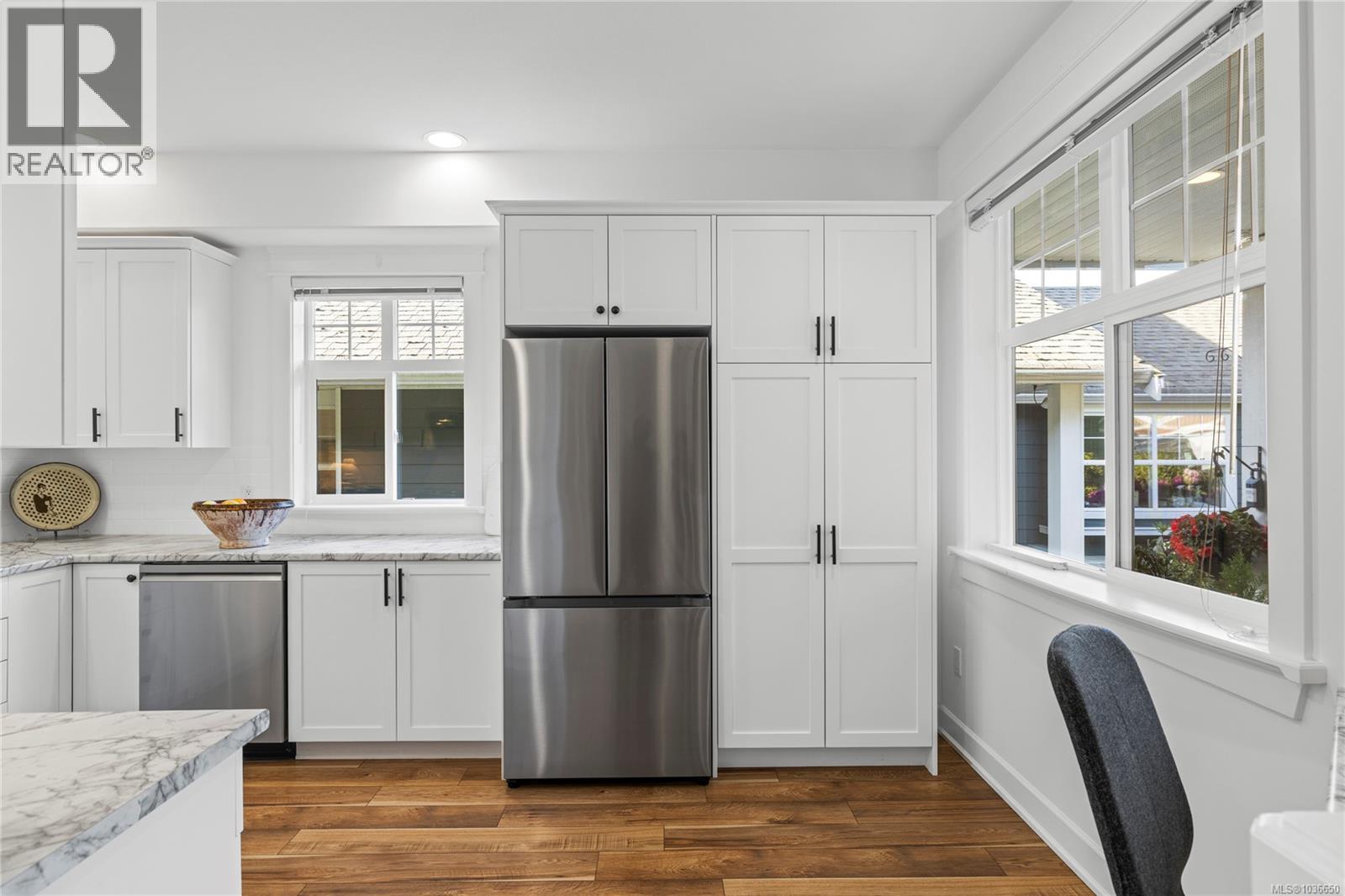 6353 Pinewood Lane - Image 2