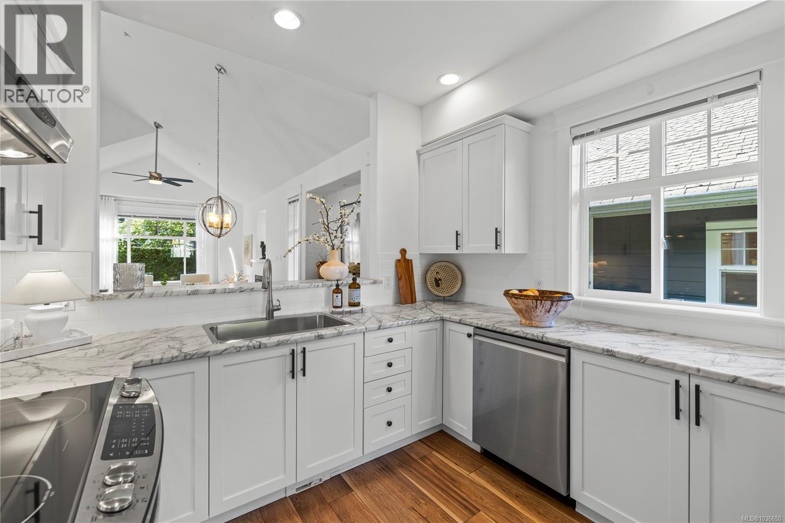 6353 Pinewood Lane - 4