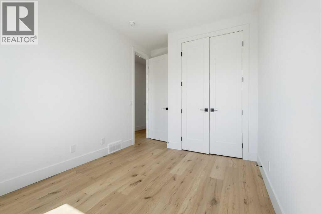 2449 29 Avenue SW - 27