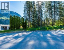 225 2nd Avenue, Castlegar, BC V1N3C2 Photo 14