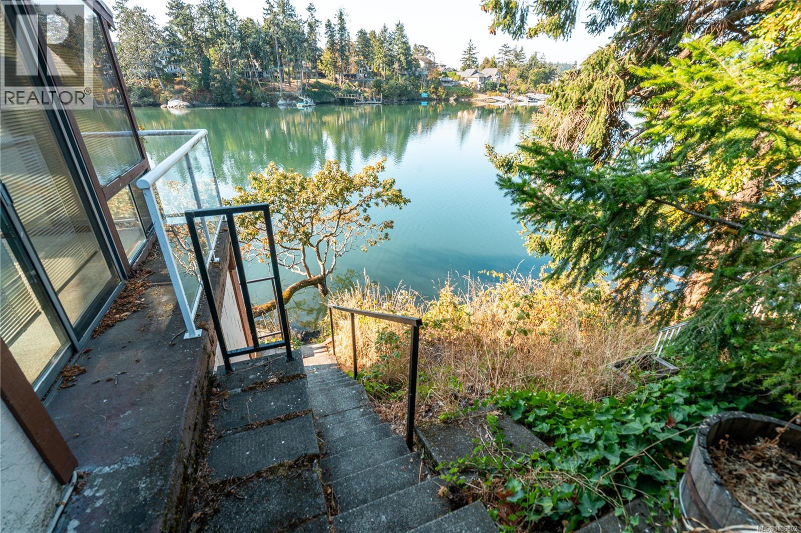 #101 69 Gorge Rd W - 35
