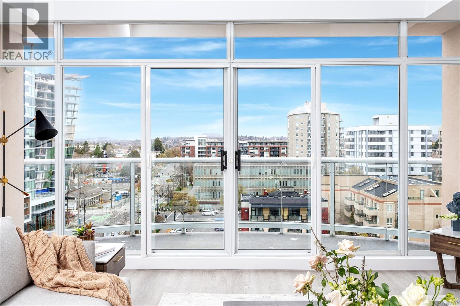 #1102 1010 View St - 10