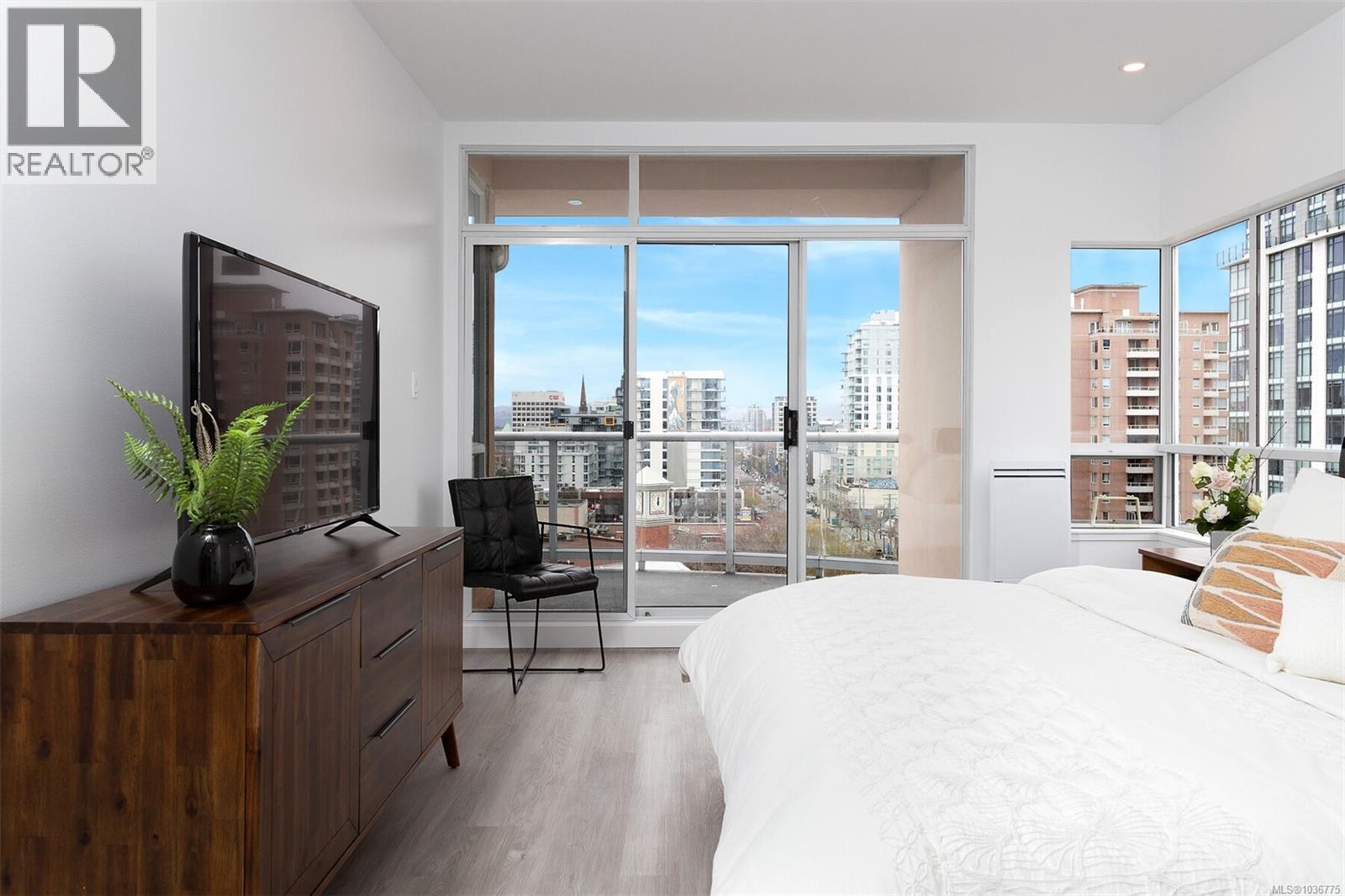 #1102 1010 View St - 22
