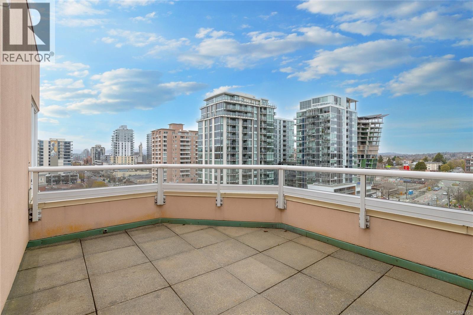 #1102 1010 View St - 37