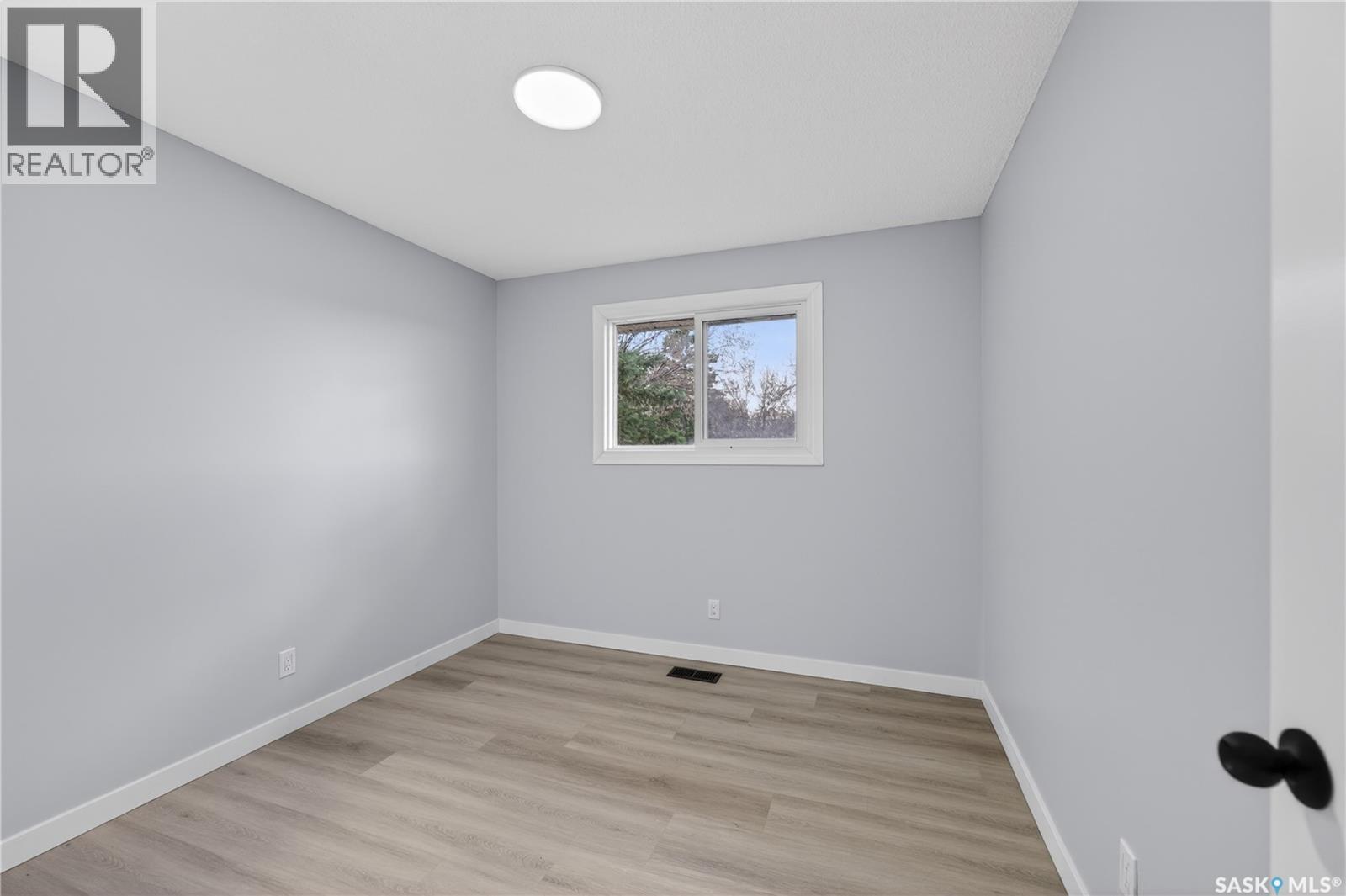 443 Argyle STREET N - 18