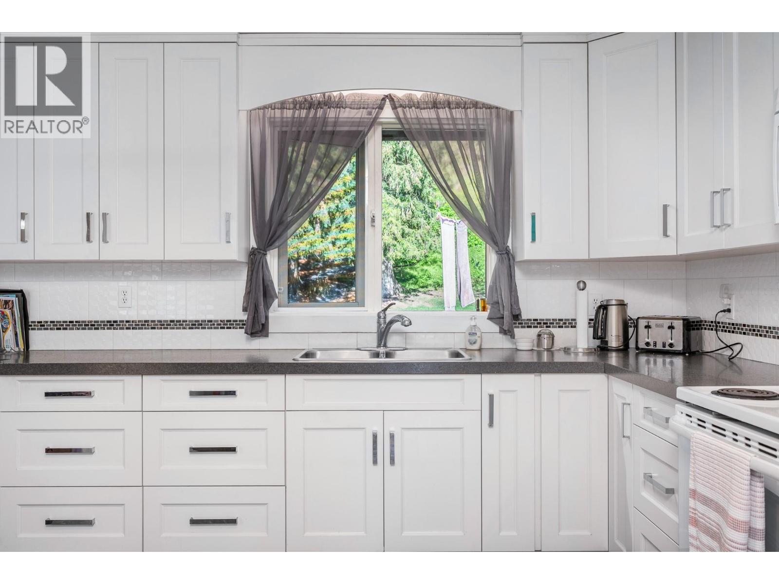 3895 Highland Park Drive - 14