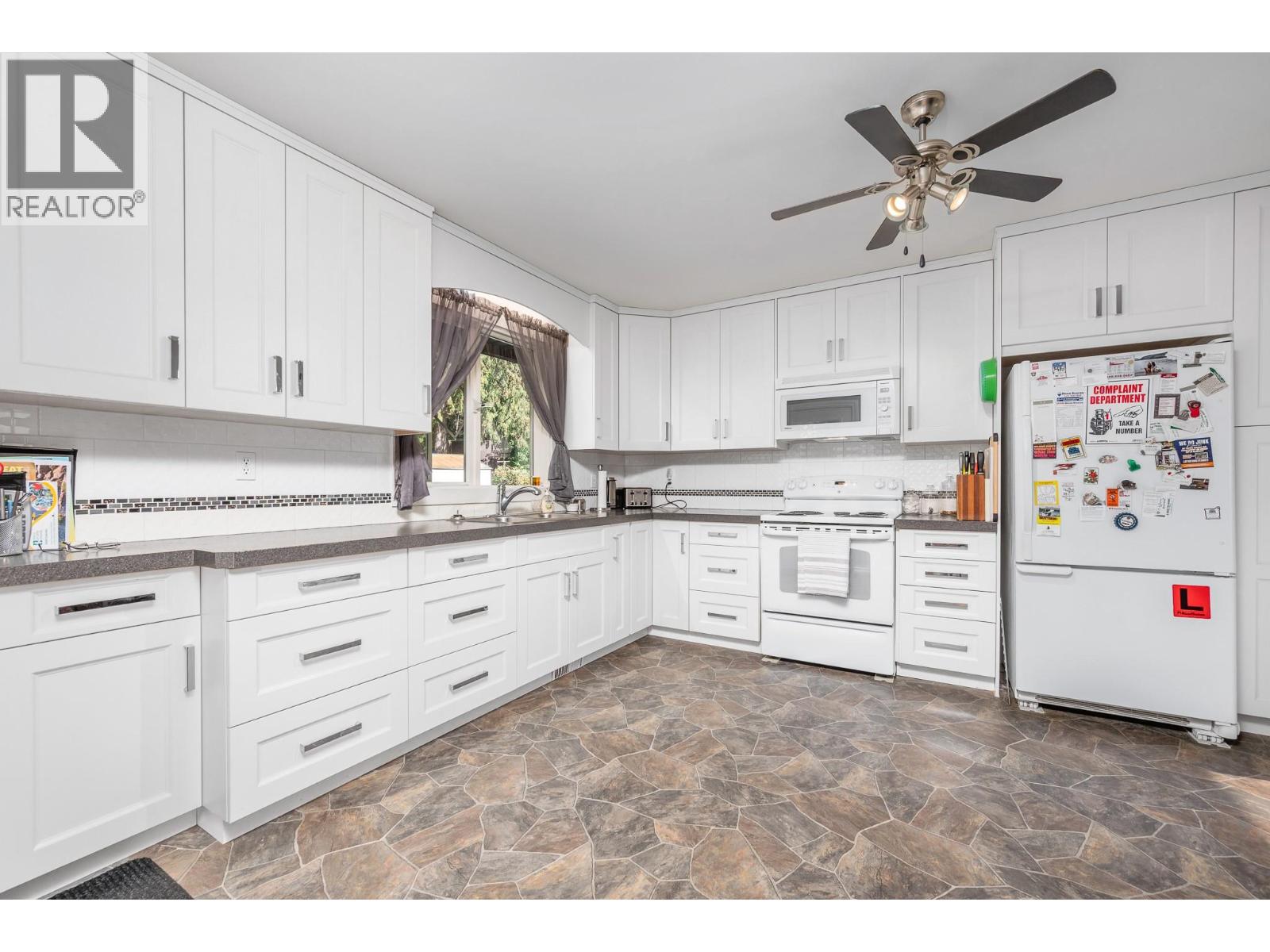 3895 Highland Park Drive - 11