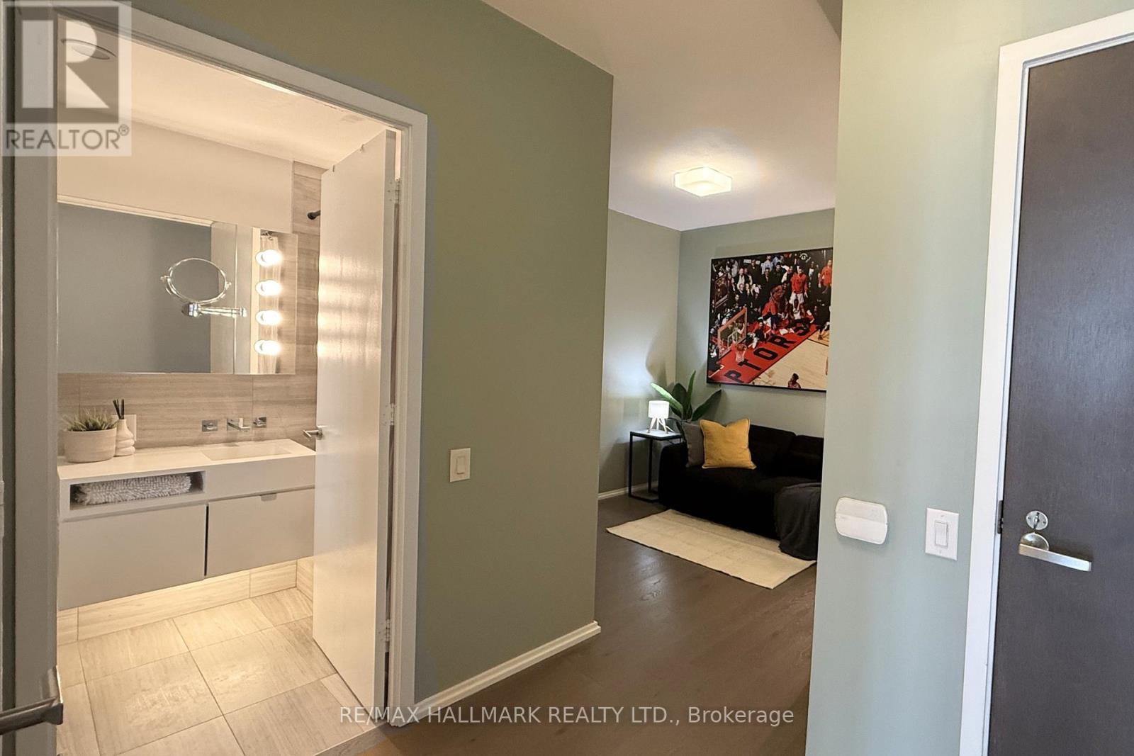 #4915 45 CHARLES STREET E - 14
