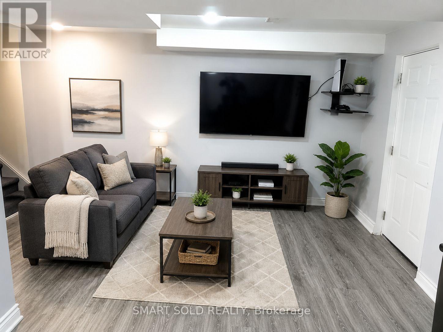 207 WALTER ENGLISH DRIVE - 19
