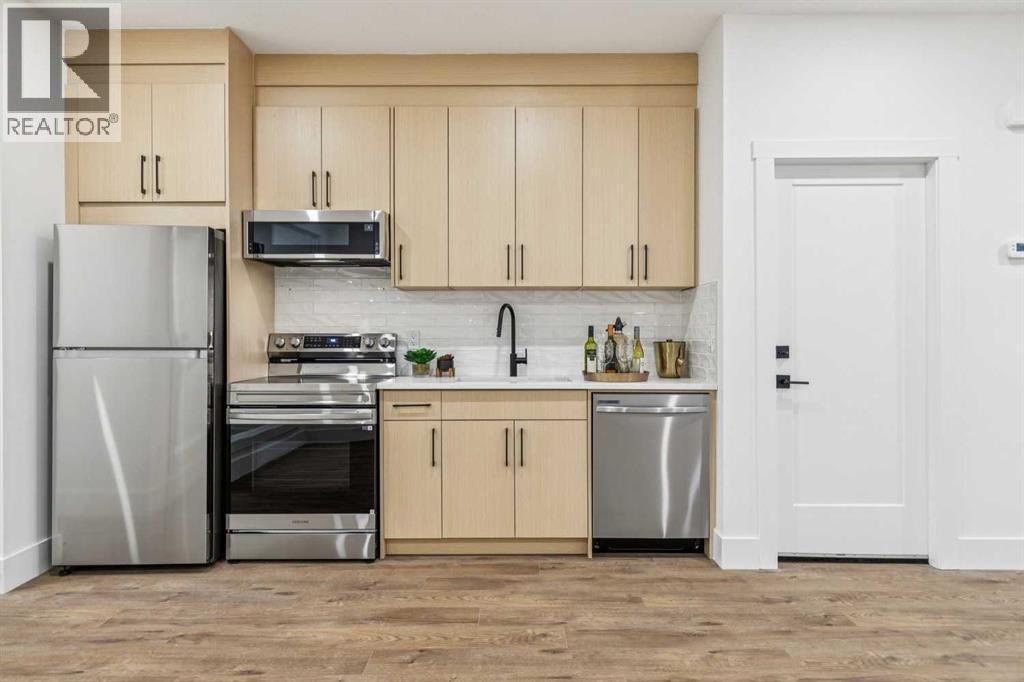 2426 27 Street SW - 25