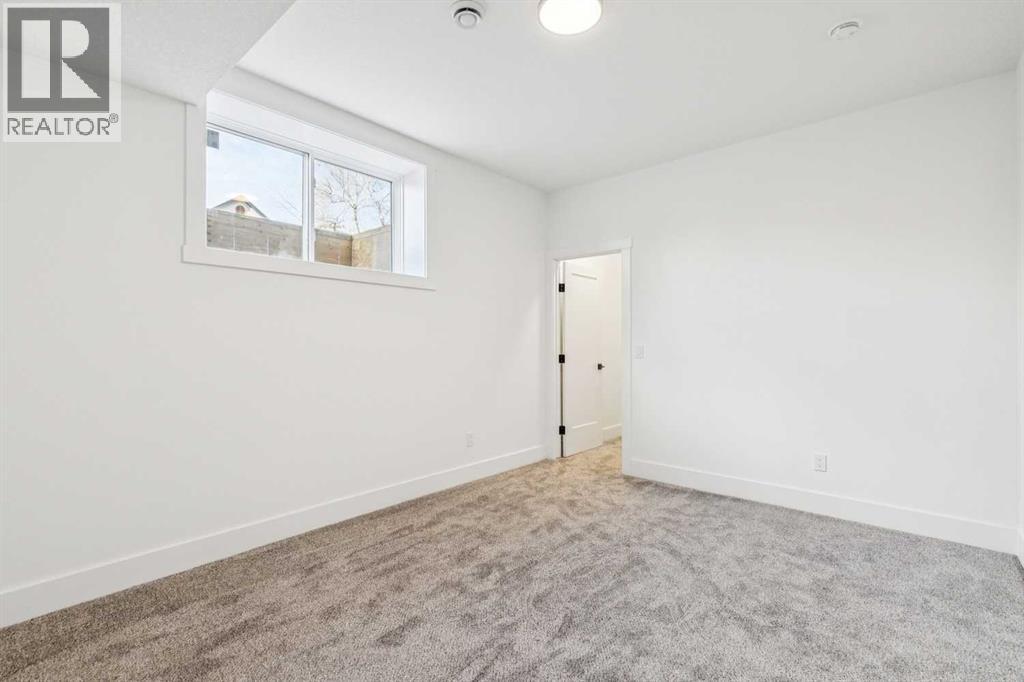 2426 27 Street SW - 28