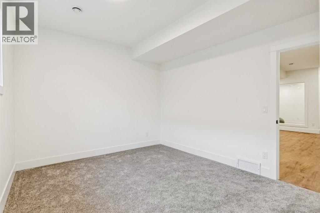 2426 27 Street SW - 30