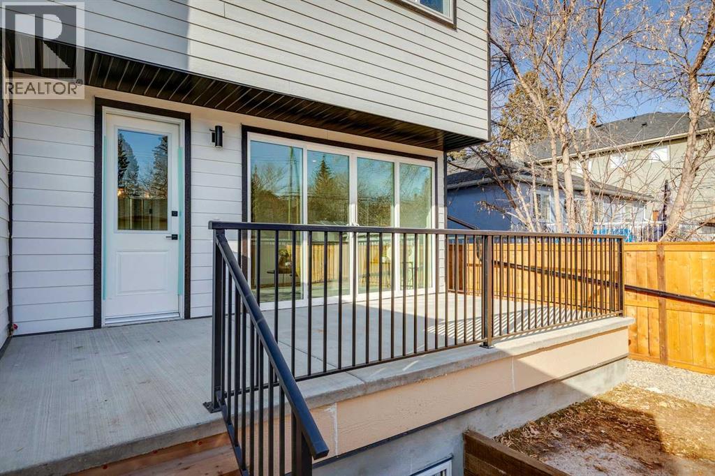 2426 27 Street SW - 33