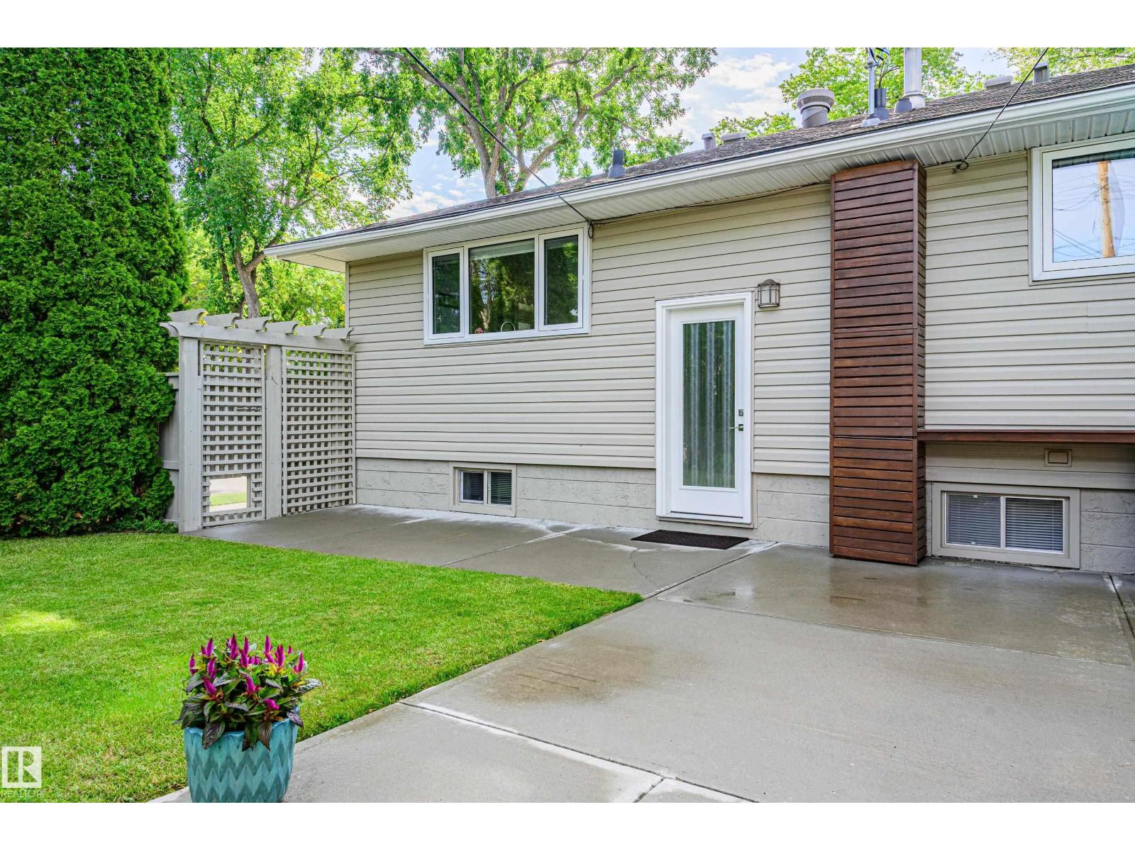 14604 92A AV NW - 71