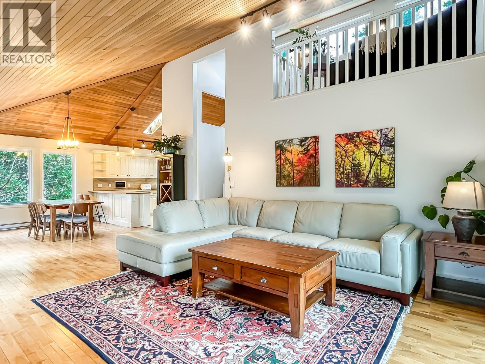 442 Clifton Road N - 2