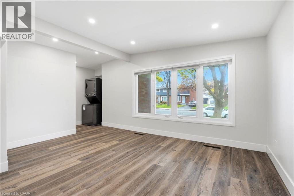 16 RONALDSHAY Avenue - 11