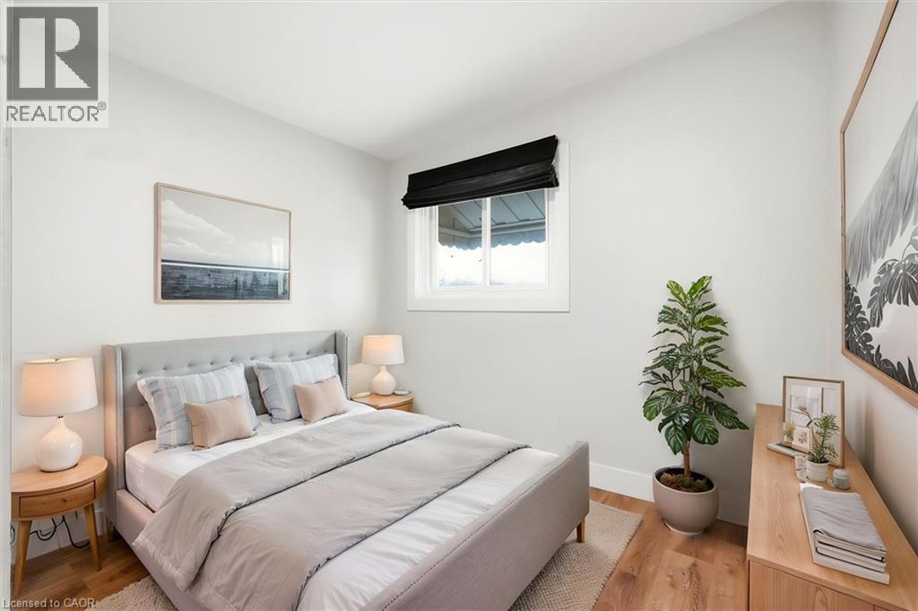 16 RONALDSHAY Avenue - 16