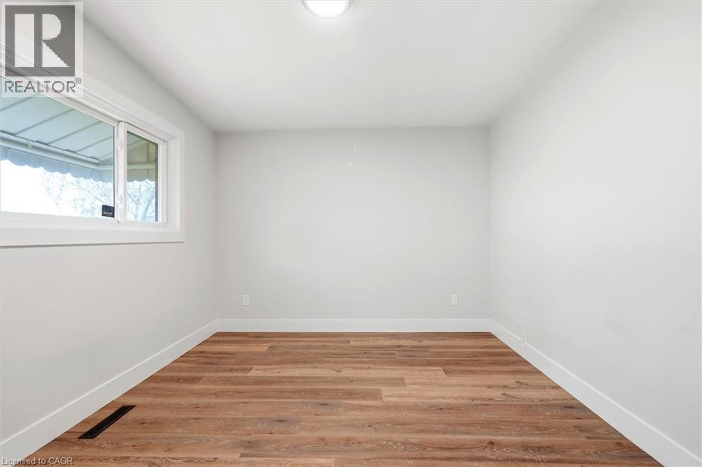 16 RONALDSHAY Avenue - 17
