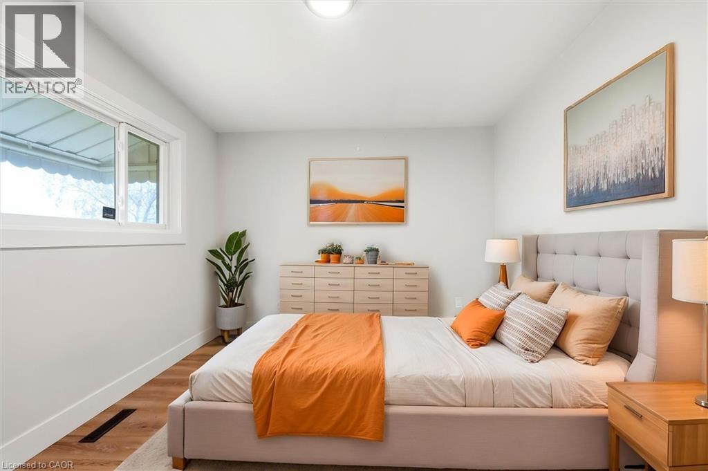 16 RONALDSHAY Avenue - 18