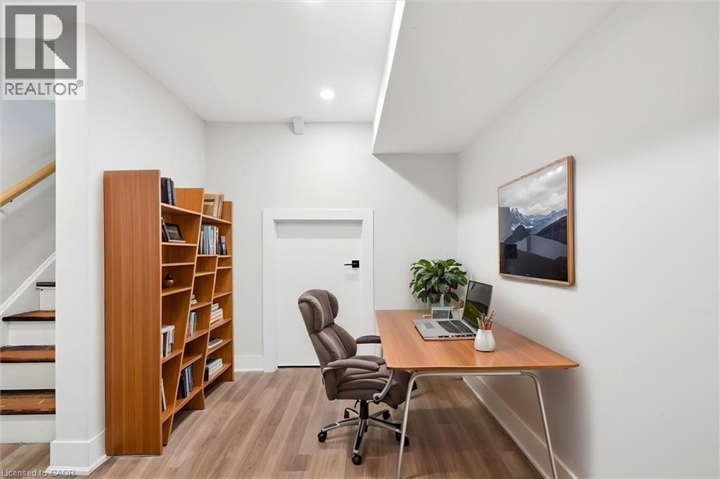 16 RONALDSHAY Avenue - 22