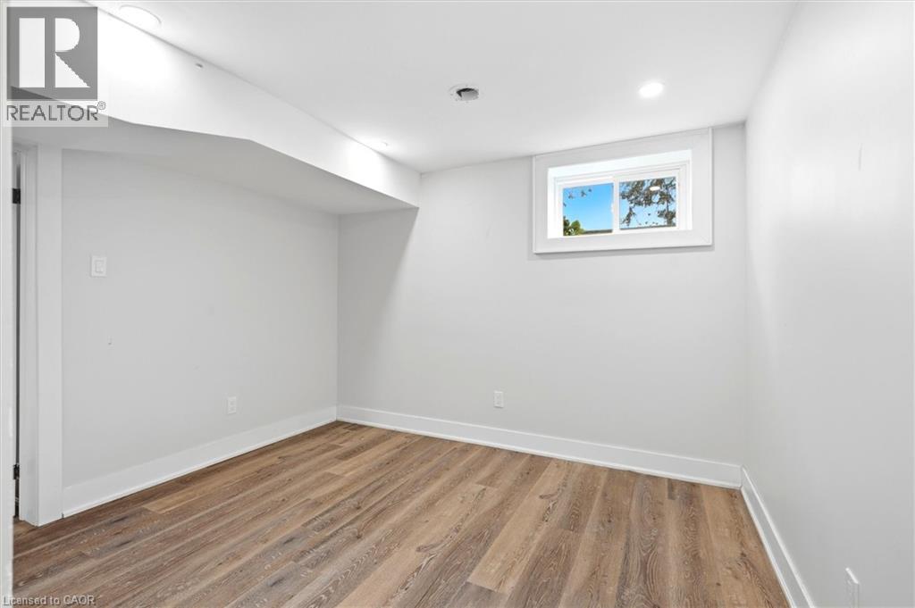16 RONALDSHAY Avenue - 34