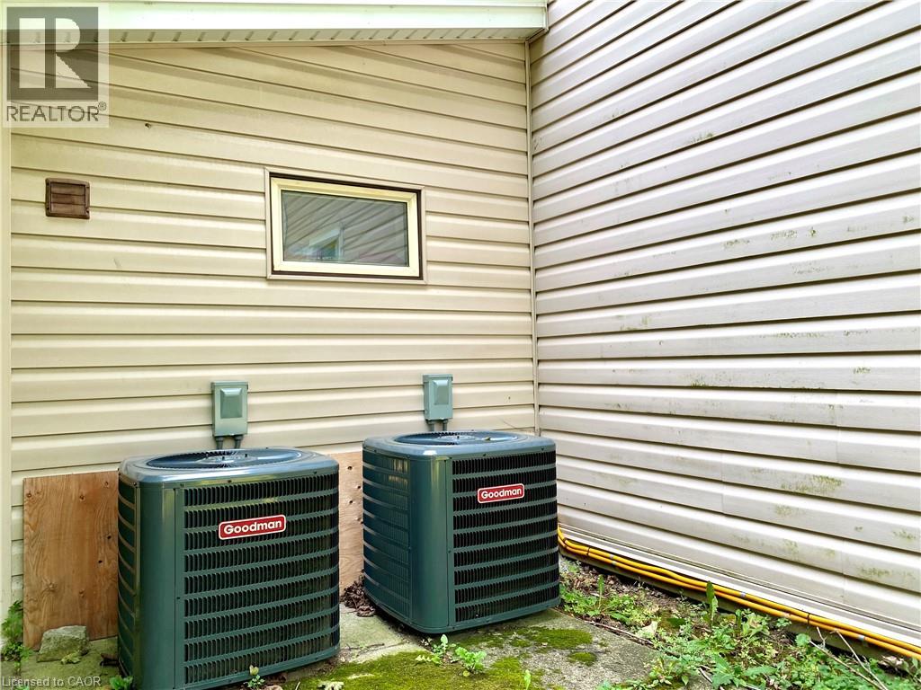 358 DUNDAS Street E - 9