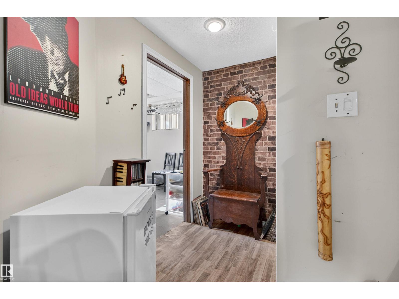 6402 106 ST NW NW - 11
