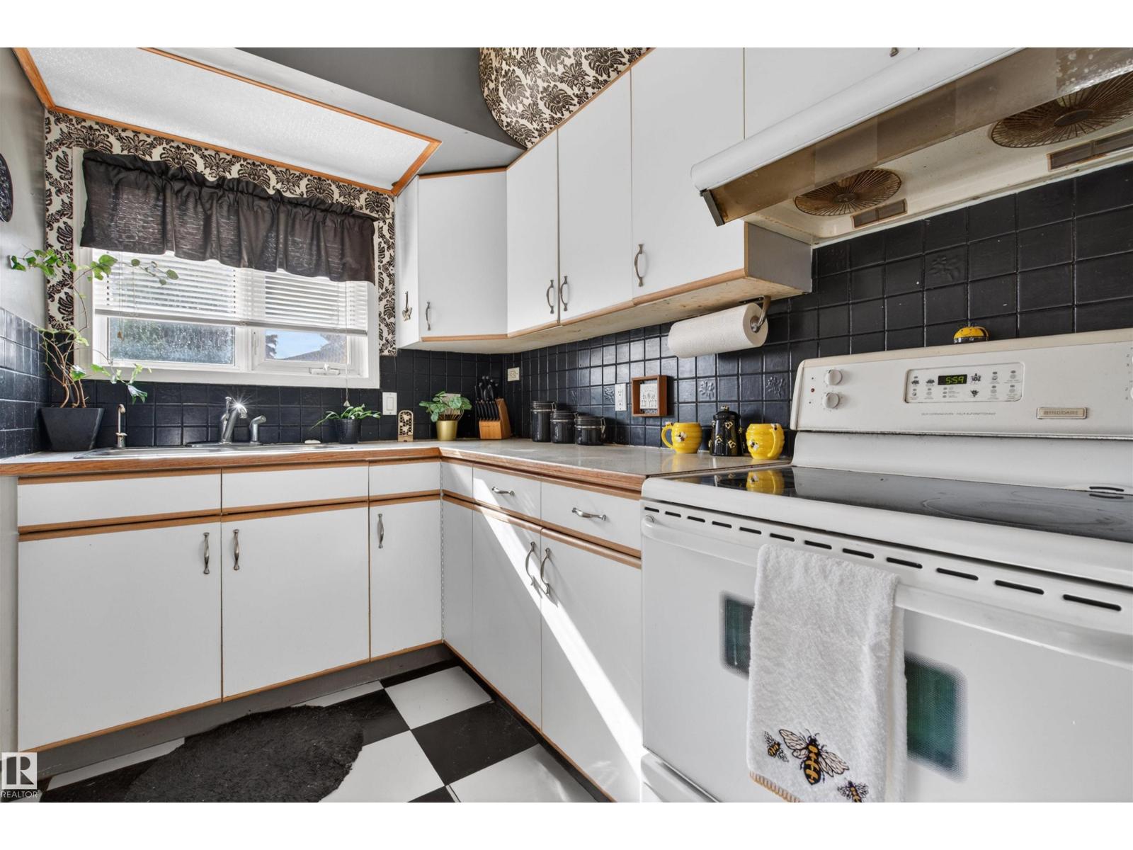 6402 106 ST NW NW - 4