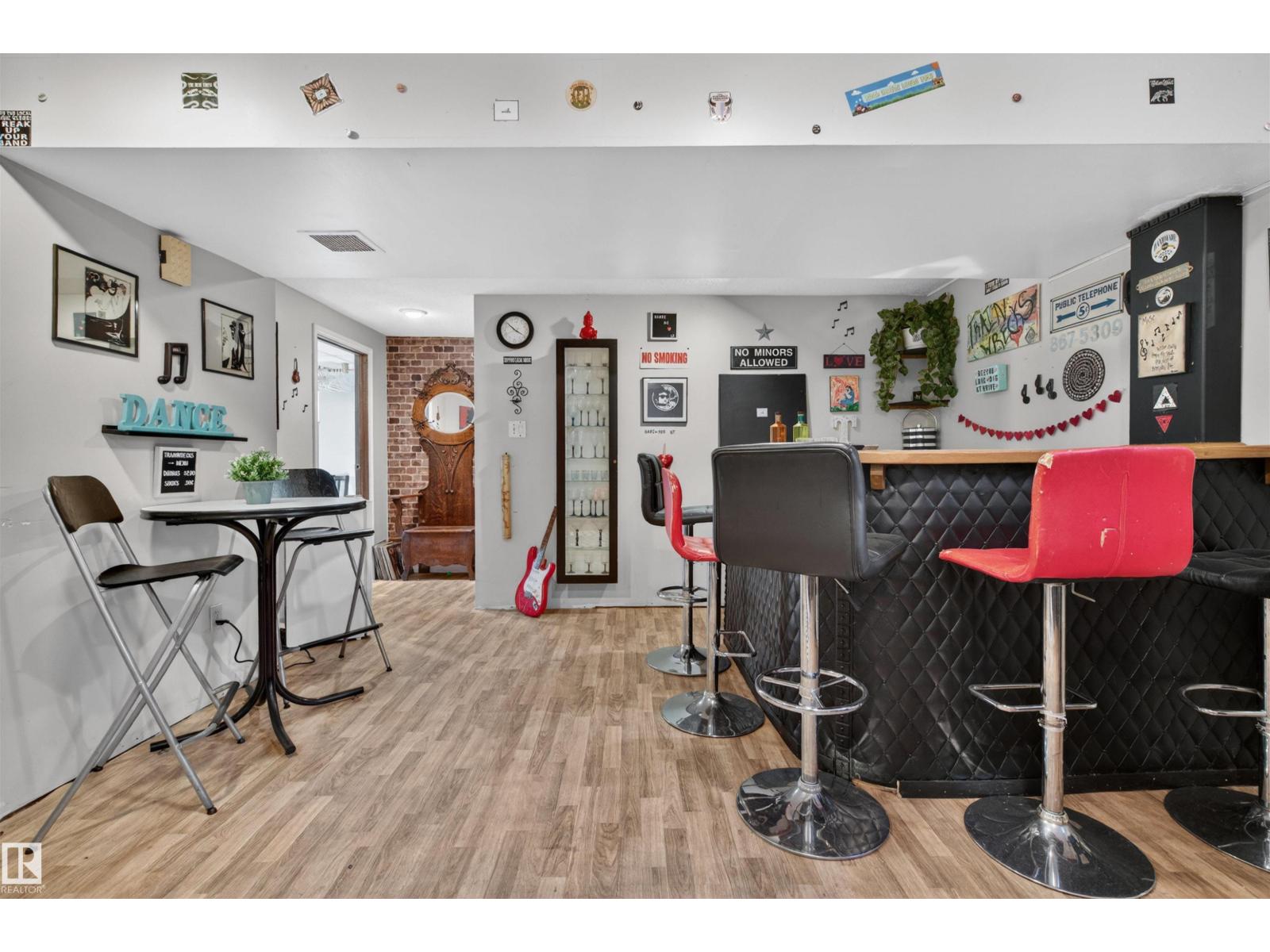 6402 106 ST NW NW - 17